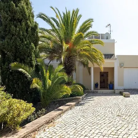 Casa Tradicional Com Bela Vista Villa